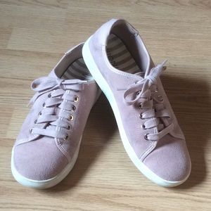 Vionic Brinley size 6 casual lace up sneaker